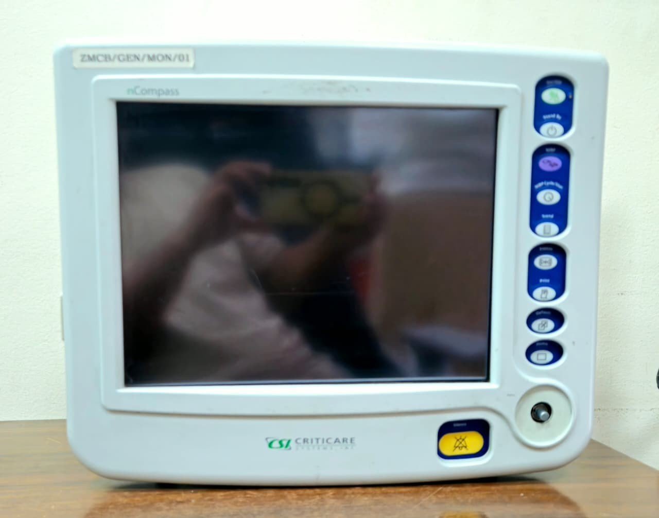 Criticare eQuality 506DN Vital Signs Patient Monitor - Tested Powers On - NIBP S